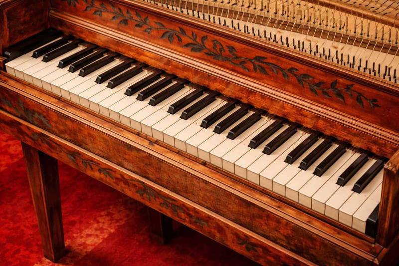 IMAGEN DEL CLAVICORDIO. ANTECESORES DEL PIANO. 